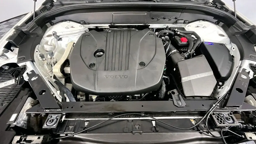 2023 Volvo XC60 B5 Ultimate Bright Theme