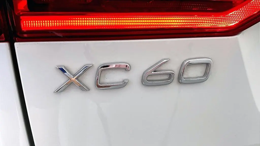 2023 Volvo XC60 B5 Ultimate Bright Theme