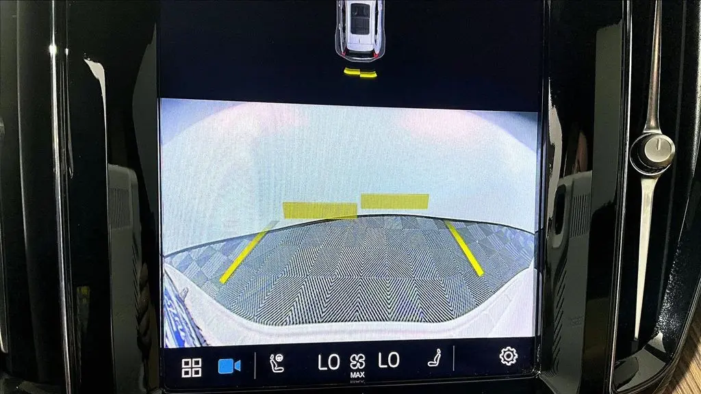 2023 Volvo XC60 B5 Ultimate Bright Theme
