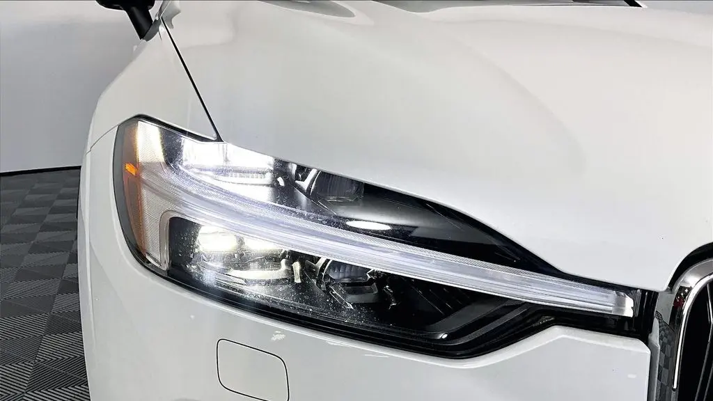 2023 Volvo XC60 B5 Ultimate Bright Theme