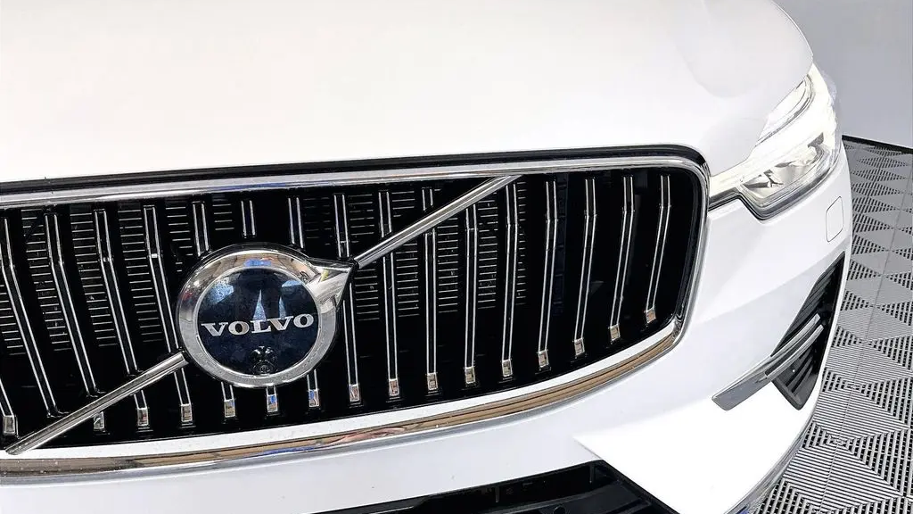 2023 Volvo XC60 B5 Ultimate Bright Theme