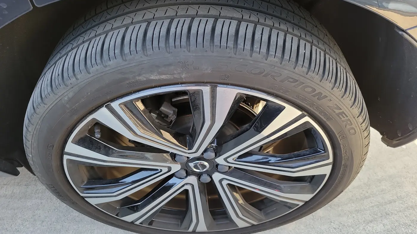 2023 Volvo XC60 B5 Ultimate Bright Theme