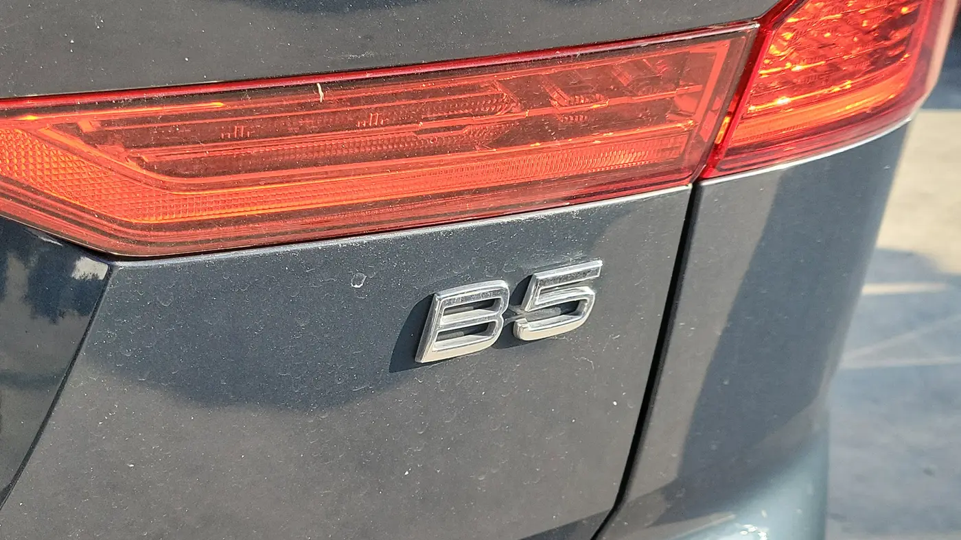 2023 Volvo XC60 B5 Ultimate Bright Theme