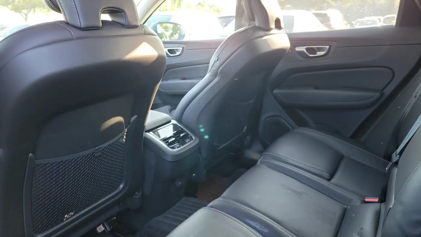 2023 Volvo XC60 B5 Ultimate Bright Theme