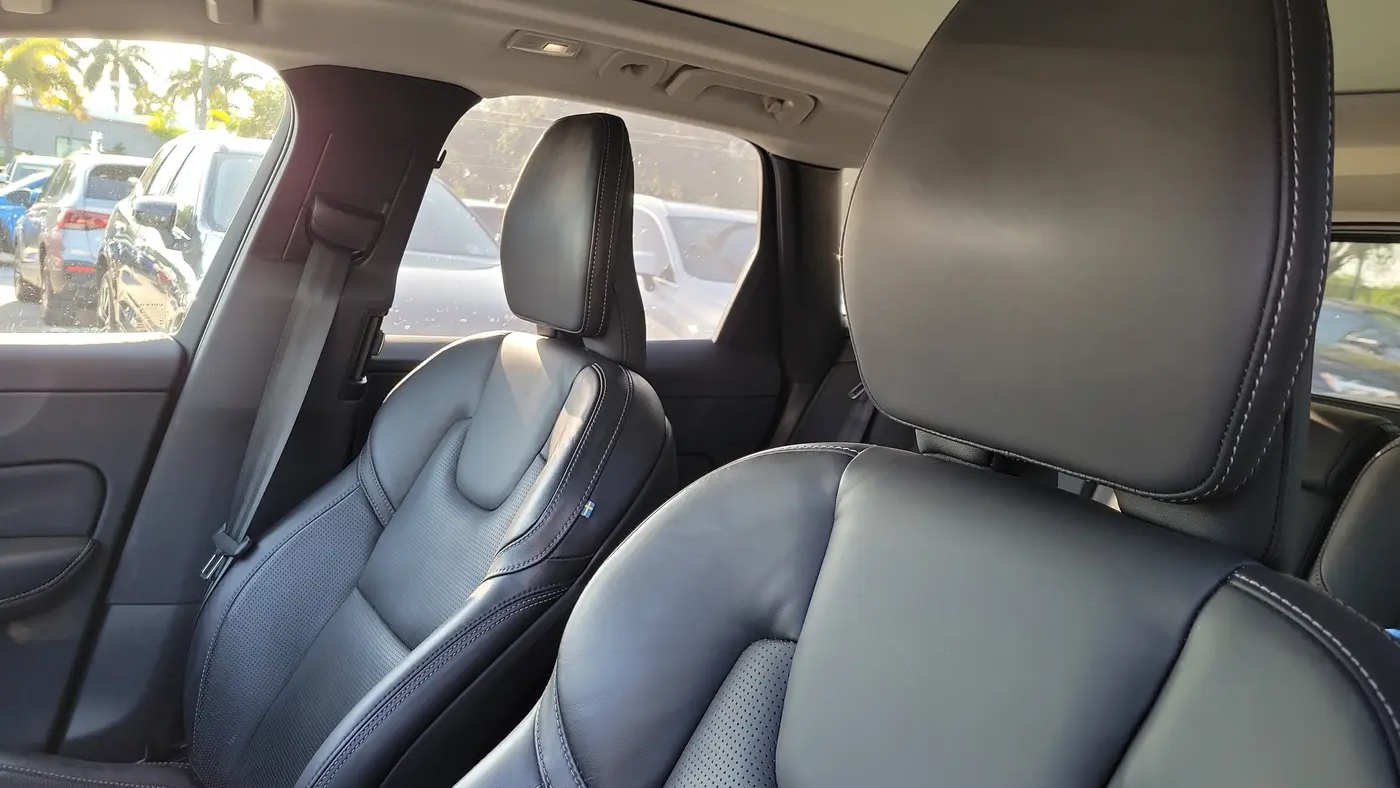 2023 Volvo XC60 B5 Ultimate Bright Theme