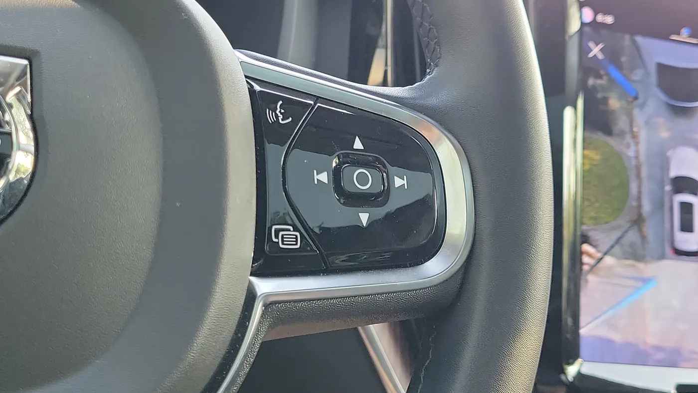 2023 Volvo XC60 B5 Ultimate Bright Theme