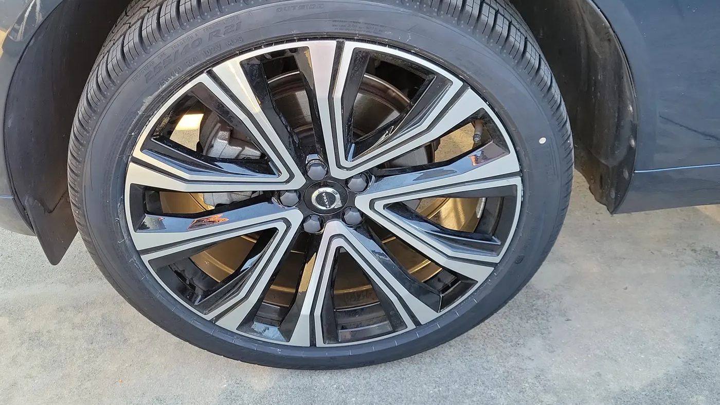 2023 Volvo XC60 B5 Ultimate Bright Theme