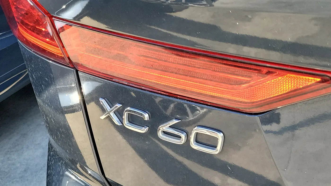 2023 Volvo XC60 B5 Ultimate Bright Theme