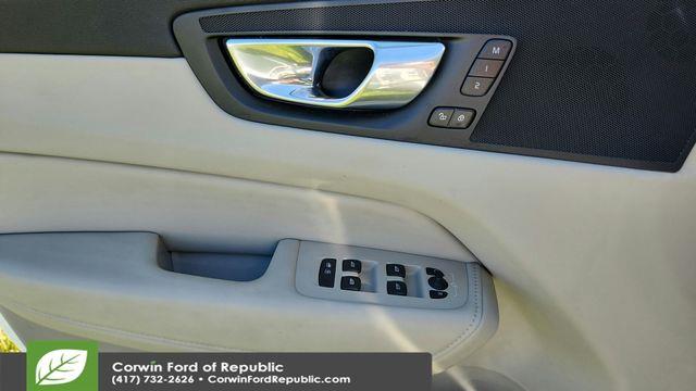 2023 Volvo XC60 B5 Plus Bright Theme