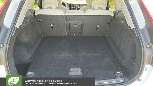 2023 Volvo XC60 B5 Plus Bright Theme