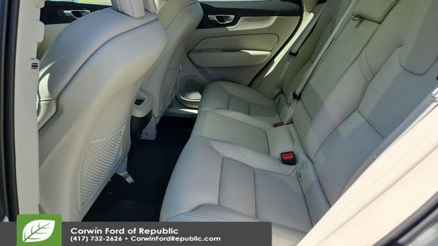 2023 Volvo XC60 B5 Plus Bright Theme
