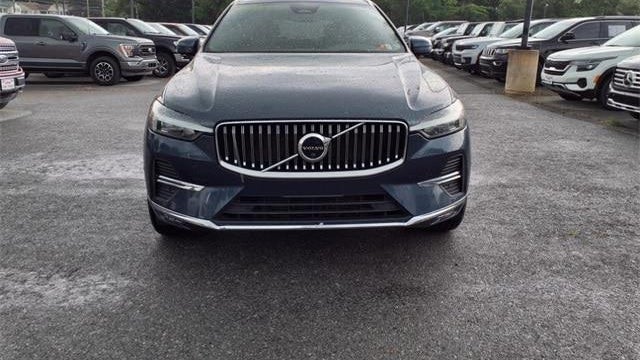 2023 Volvo XC60 B5 Ultimate Bright Theme