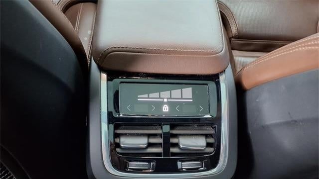 2023 Volvo XC60 B5 Ultimate Bright Theme