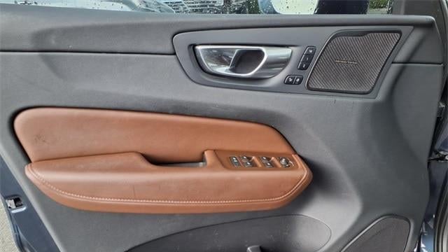 2023 Volvo XC60 B5 Ultimate Bright Theme