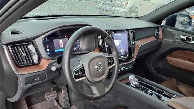 2023 Volvo XC60 B5 Ultimate Bright Theme