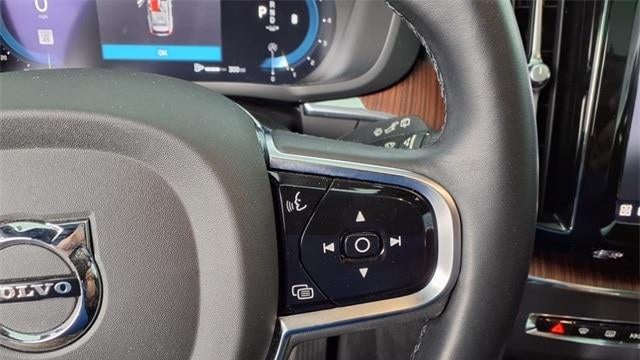2023 Volvo XC60 B5 Ultimate Bright Theme