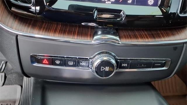 2023 Volvo XC60 B5 Ultimate Bright Theme