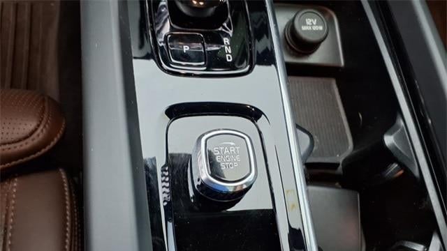 2023 Volvo XC60 B5 Ultimate Bright Theme