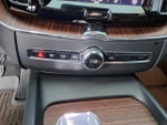 2023 XC60 Thumbnail 25