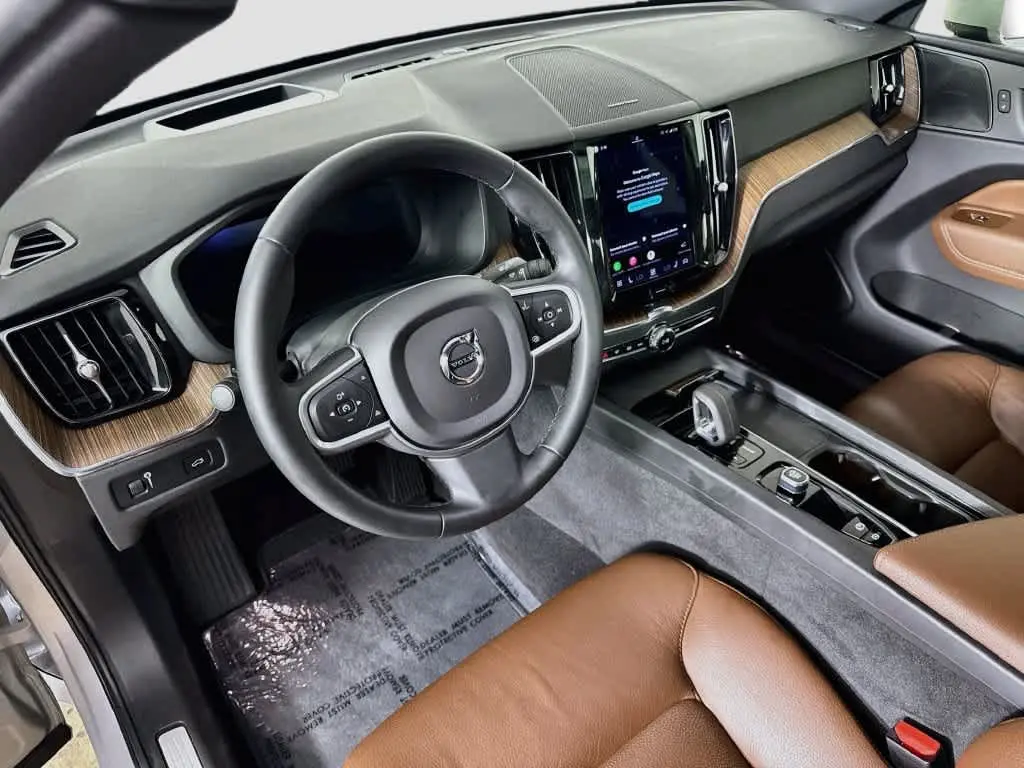 2022 Volvo XC60 - $28,538