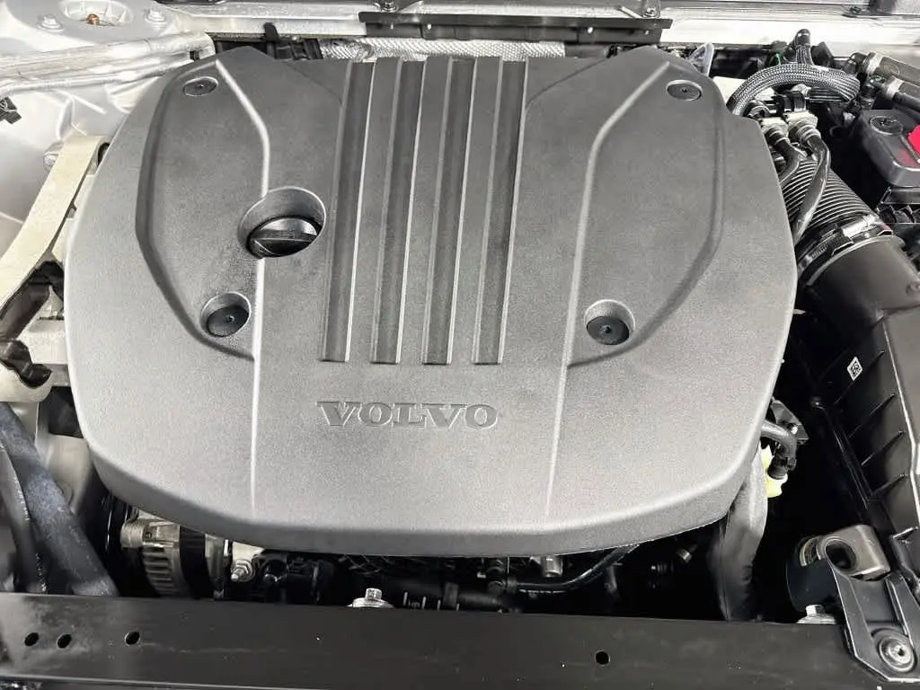 2022 Volvo XC60 - $28,538