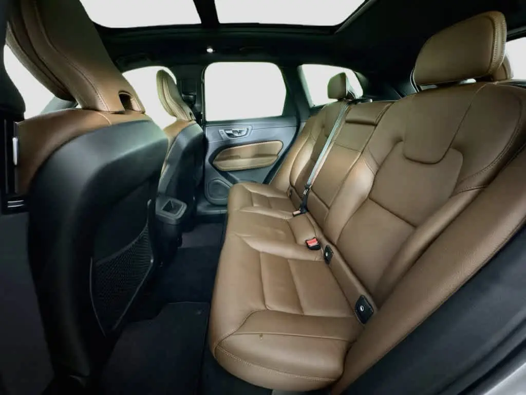 2022 Volvo XC60 - $28,538