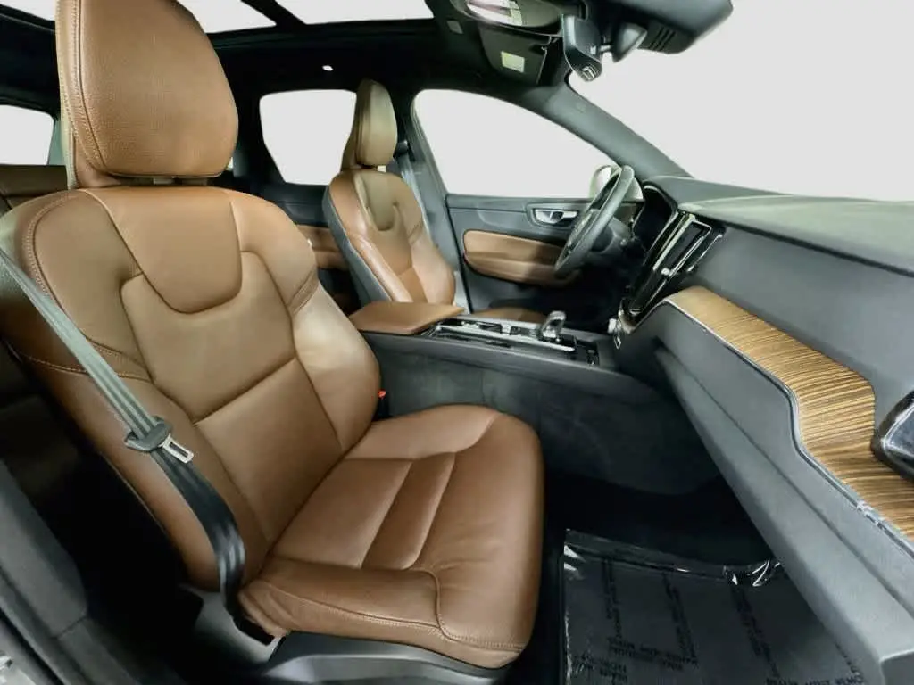 2022 Volvo XC60 - $28,538