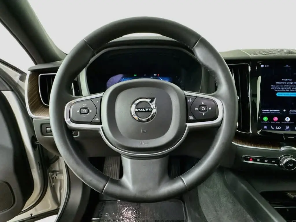 2022 Volvo XC60 - $28,538