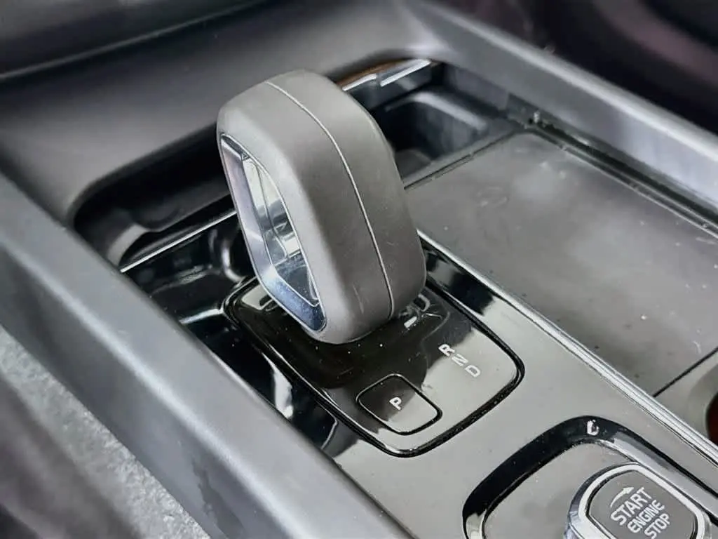2022 Volvo XC60 - $28,538