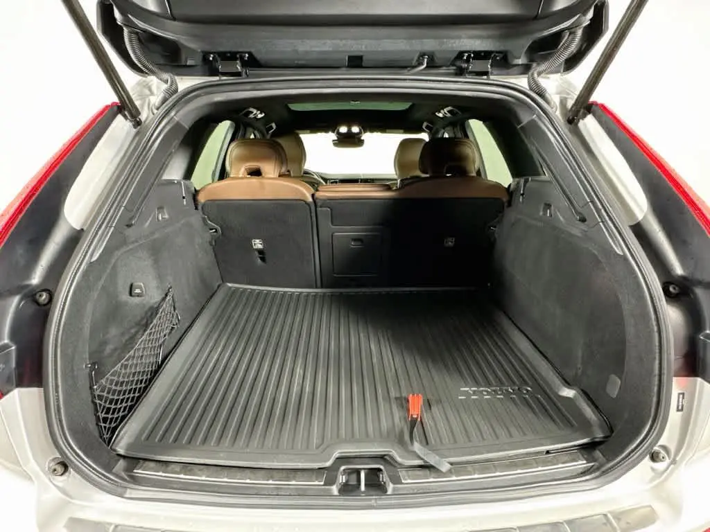 2022 Volvo XC60 - $28,538