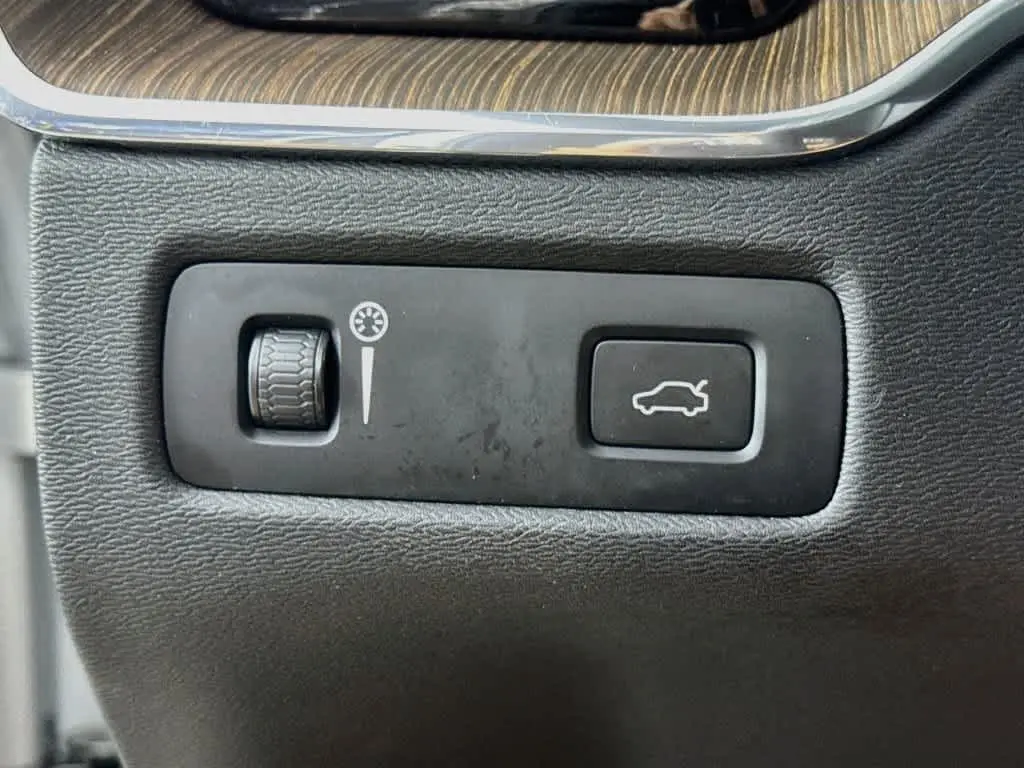 2022 Volvo XC60 - $28,538