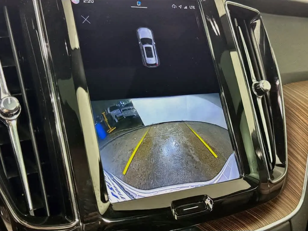 2022 Volvo XC60 - $28,538