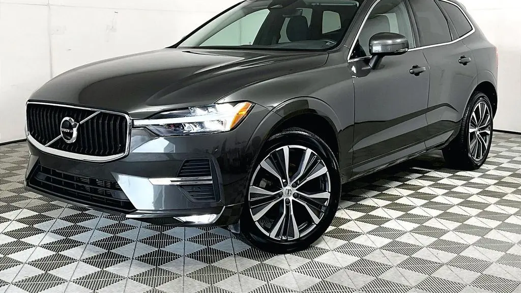 2022 Volvo XC60 B5 Momentum