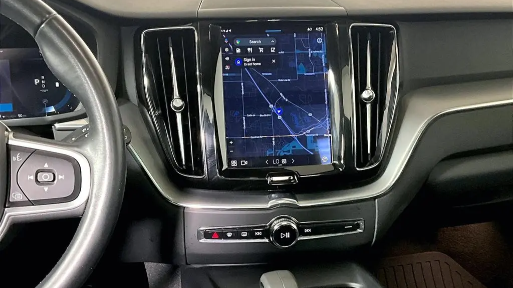 2022 Volvo XC60 B5 Momentum