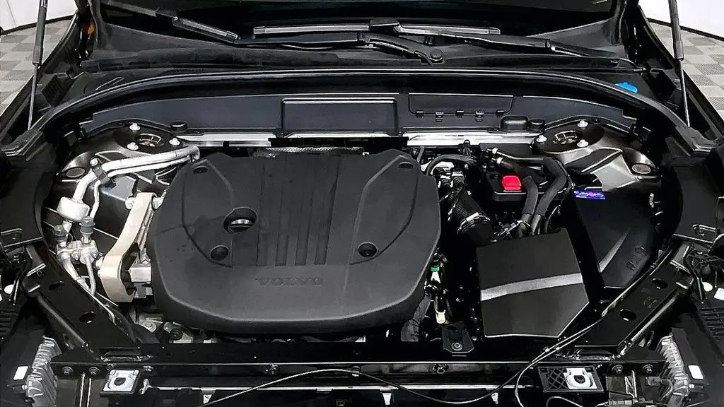 2022 Volvo XC60 B5 Momentum