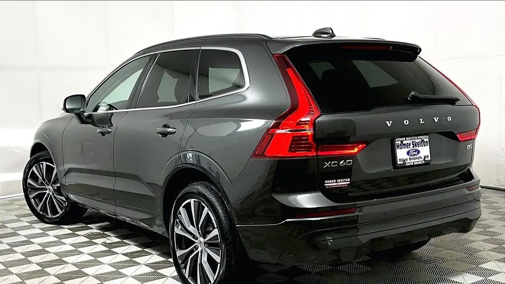 2022 Volvo XC60 B5 Momentum