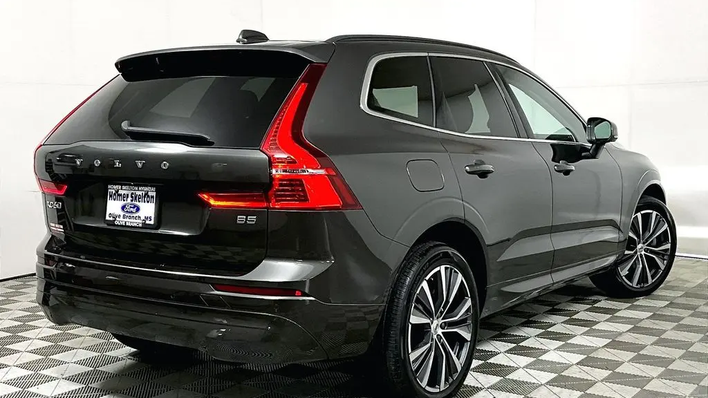 2022 Volvo XC60 B5 Momentum
