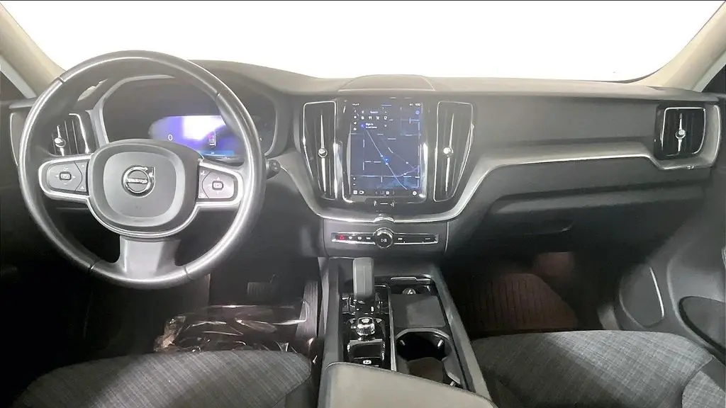 2022 Volvo XC60 B5 Momentum