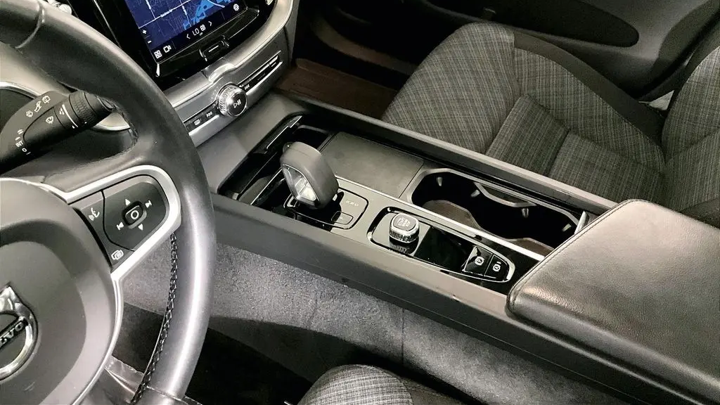 2022 Volvo XC60 B5 Momentum