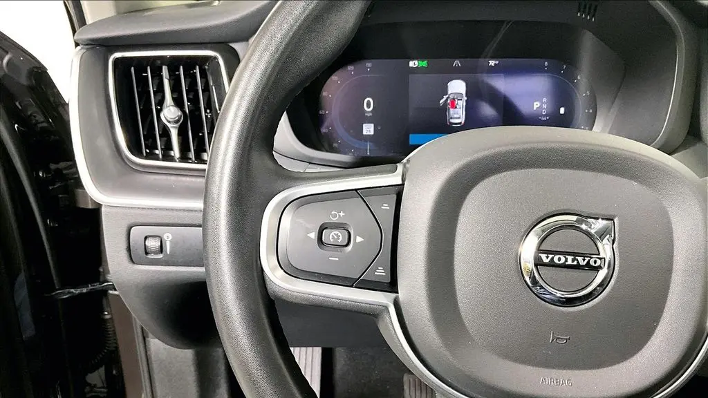 2022 Volvo XC60 B5 Momentum