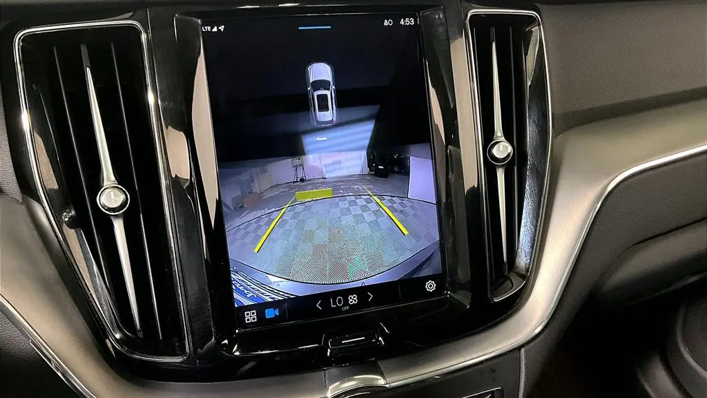 2022 Volvo XC60 B5 Momentum