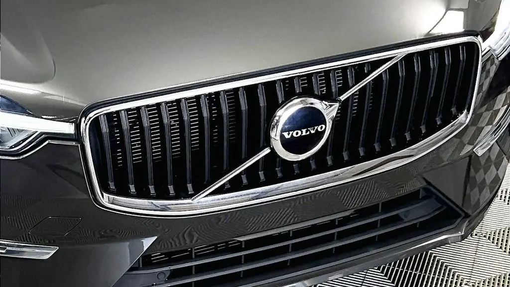 2022 Volvo XC60 B5 Momentum