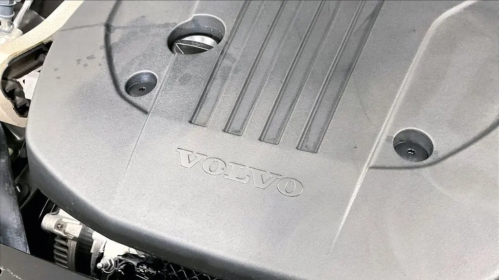 2022 Volvo XC60 B5 Momentum