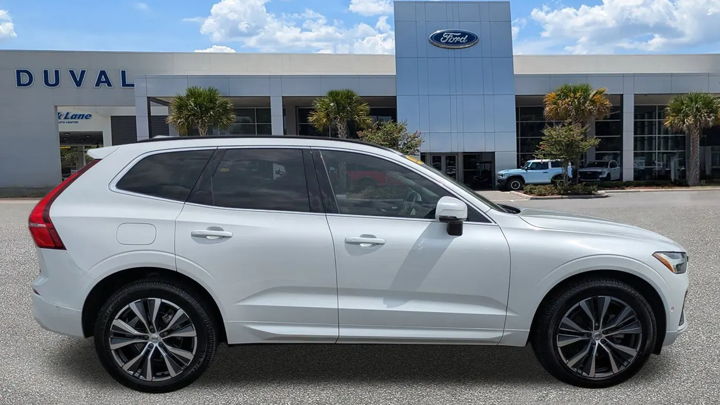 2022 Volvo XC60 B5 Momentum