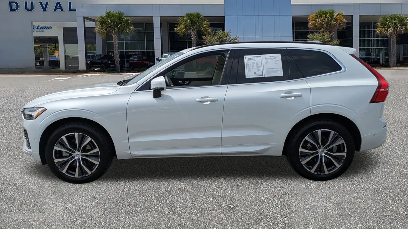 2022 Volvo XC60 B5 Momentum