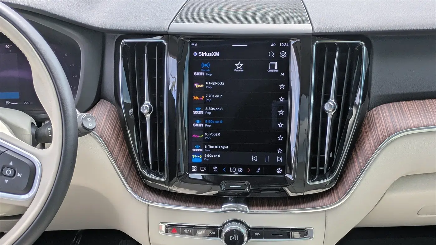 2022 Volvo XC60 B5 Momentum