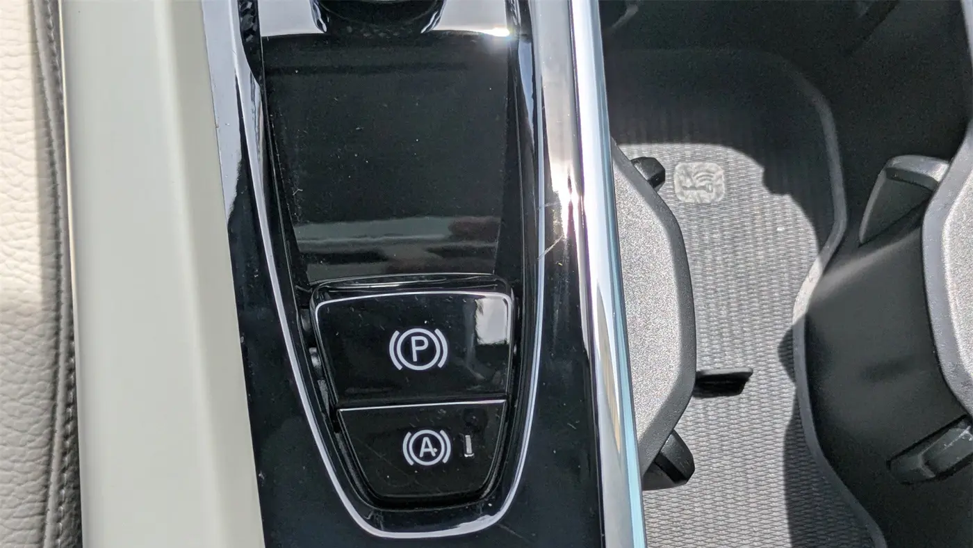 2022 Volvo XC60 B5 Momentum