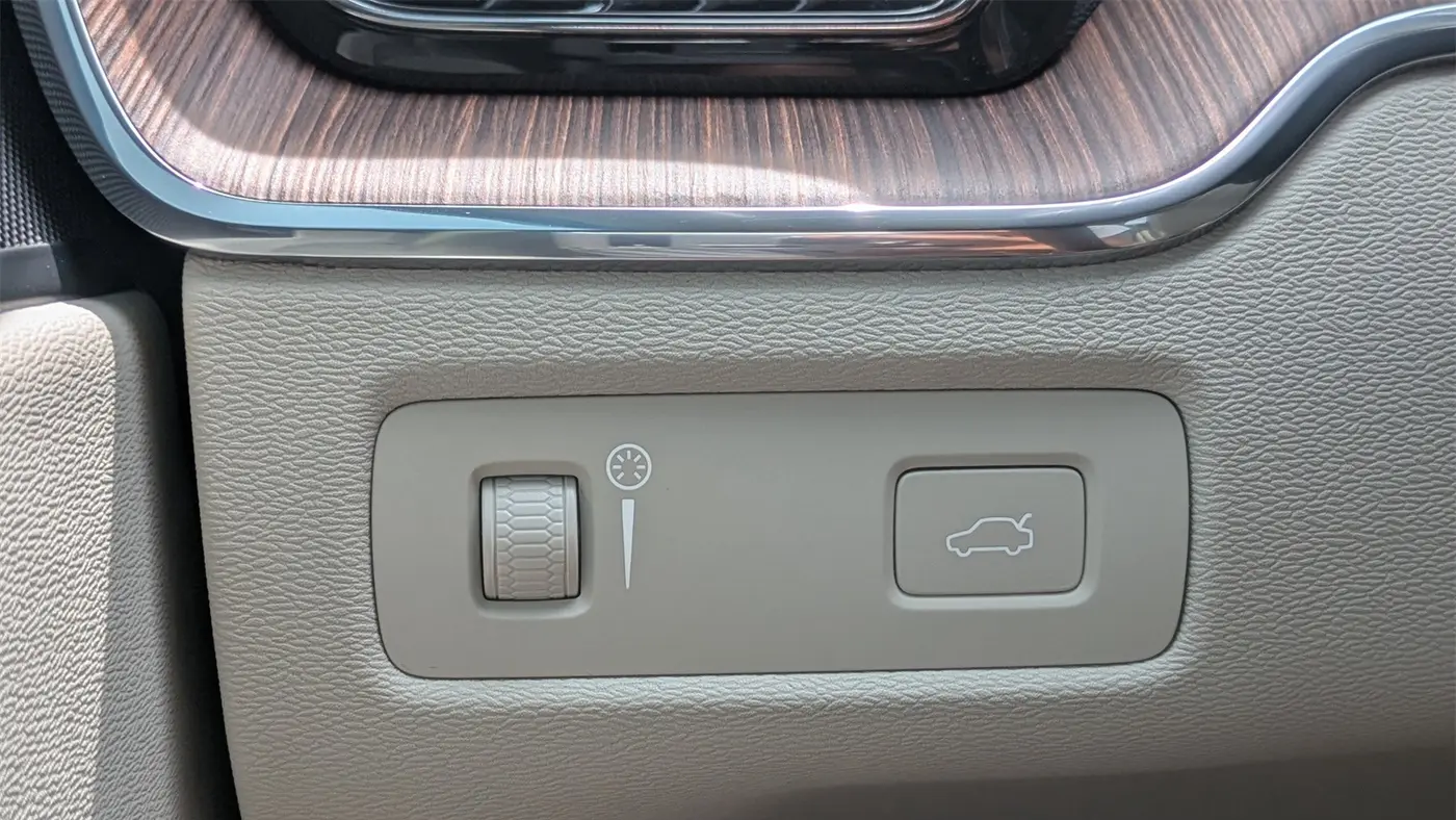 2022 Volvo XC60 B5 Momentum