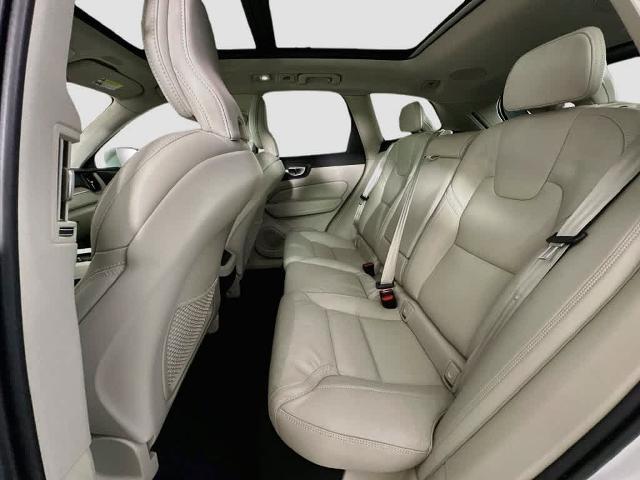 2022 Volvo XC60 - $30,456