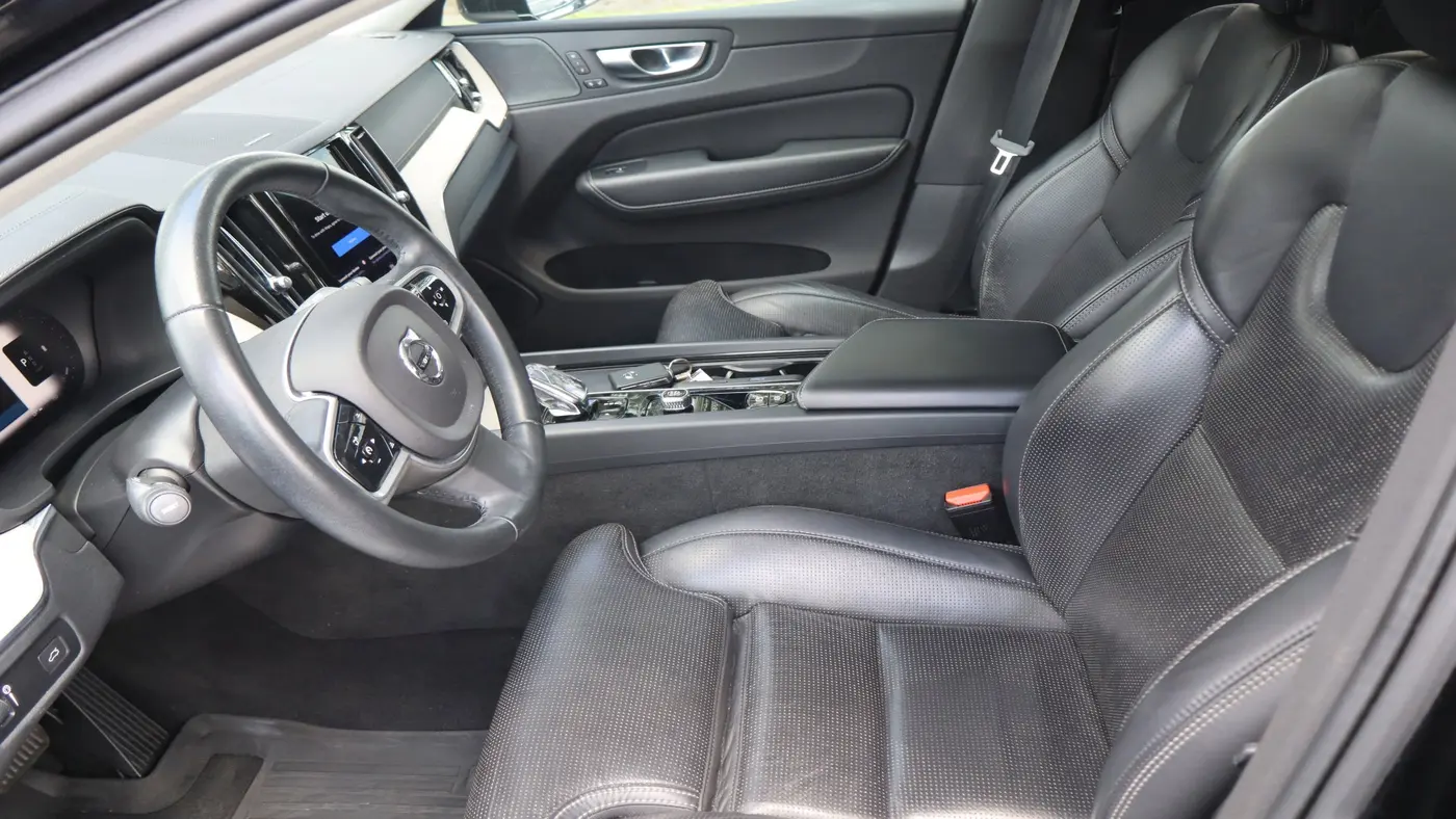 2022 Volvo XC60 B5 Inscription